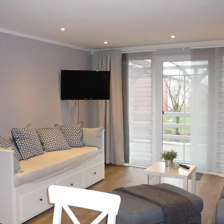 Carstensen - Gemütlich Und Rollstuhlfreundlich Eingerichtetes Mit Terrasse * Janneby